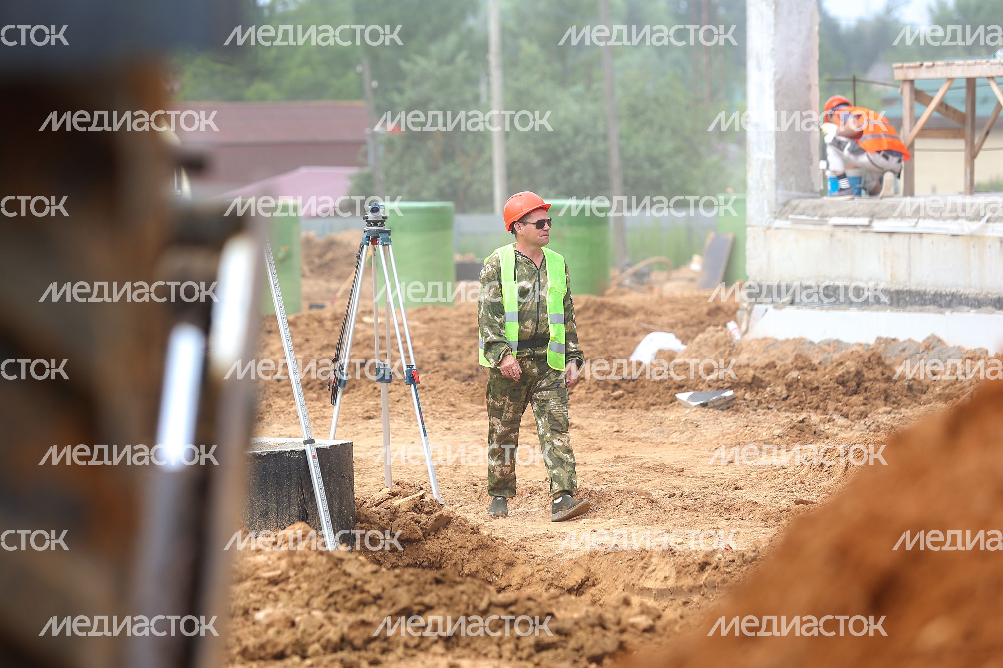 Проверка хода строительства спортшколы олимпийского резерва в Можайске Губернатором Подмосковья