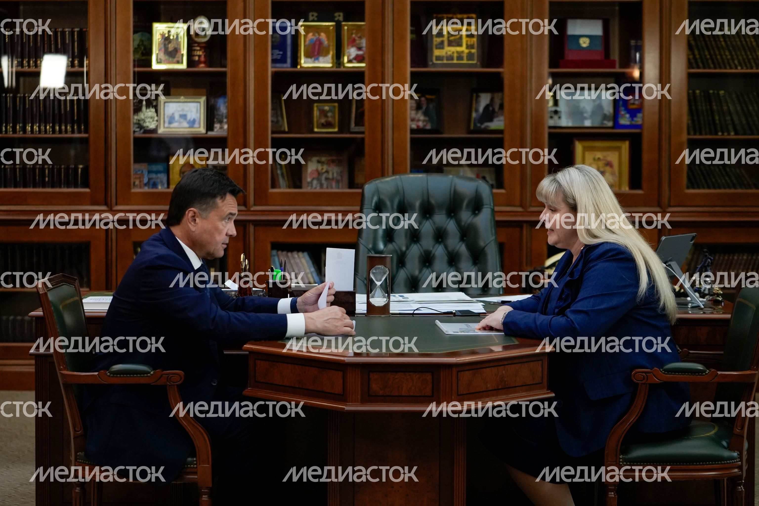 Андрей Воробьев провел рабочую встречу с главой м.о. Лотошино Екатериной Долгасовой Андрей Воробьев провел рабочую встречу с главой м.о. Лотошино Екатериной Долгасовой