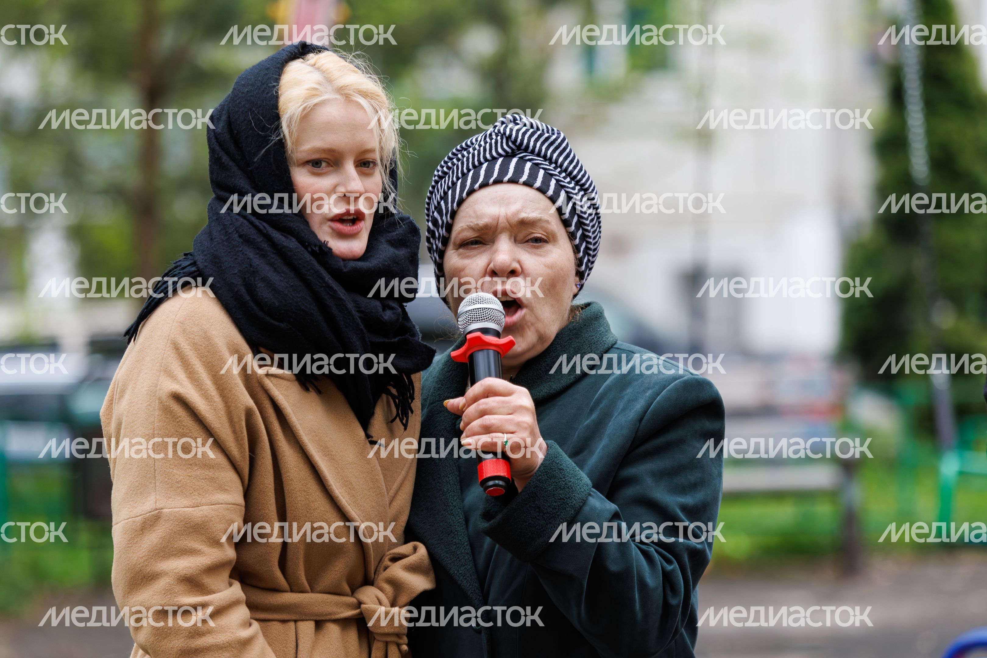 Акция «Песни Победы» для жительницы блокадного Ленинграда Людмилы Ивановны Бриллиантовой ко Дню Победы в Химках Акция «Песни Победы» для жительницы блокадного Ленинграда Людмилы Ивановны Бриллиантовой ко Дню Победы в Химках