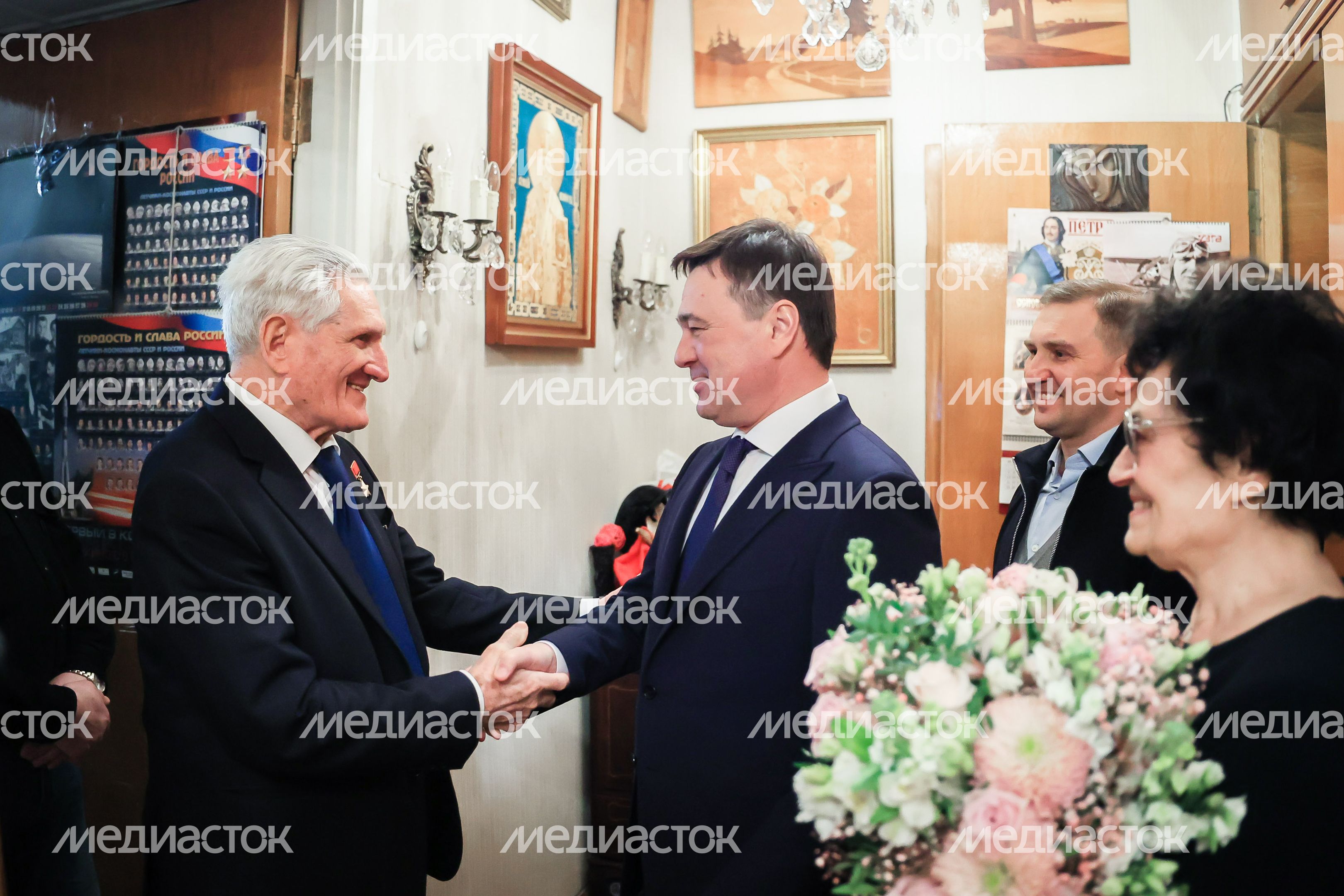 Посещение губернатором космонавта первого отряда
