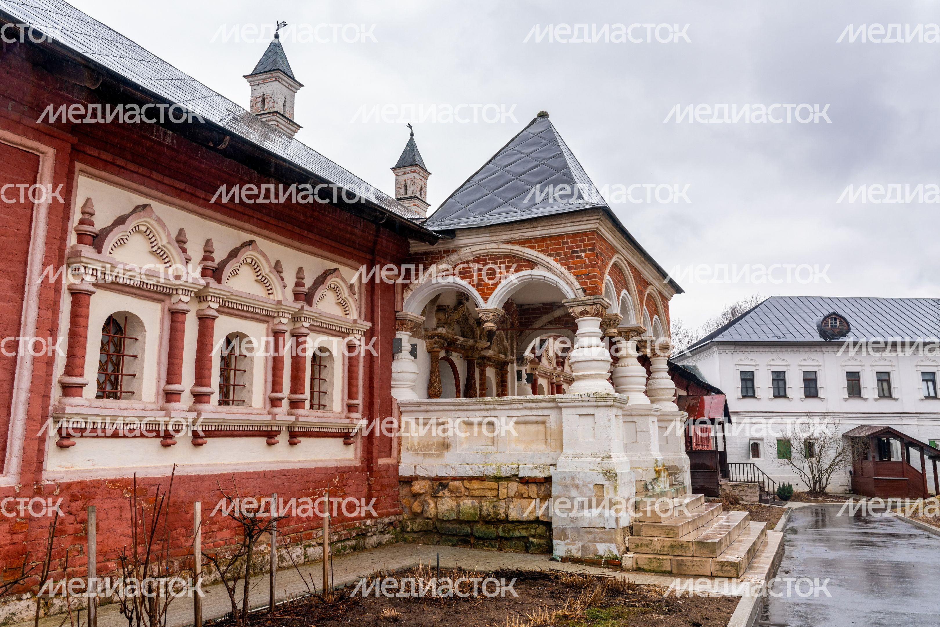 Царицыны палаты Саввино-Сторожевского монастыря в Звенигороде Царицыны палаты Саввино-Сторожевского монастыря в Звенигороде