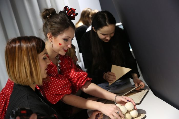 Открытие интерактивного музея «Алисиум» в Москве