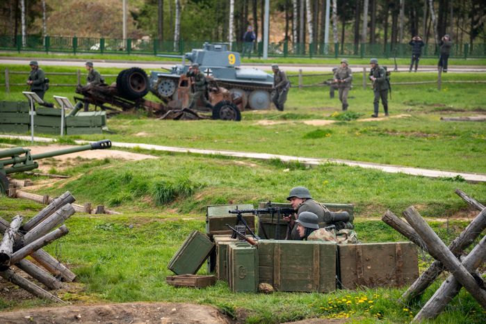 Военно-историческая реконструкция «Штурм Кенигсберга» в День Победы в парке «Патриот» Одинцовского округа