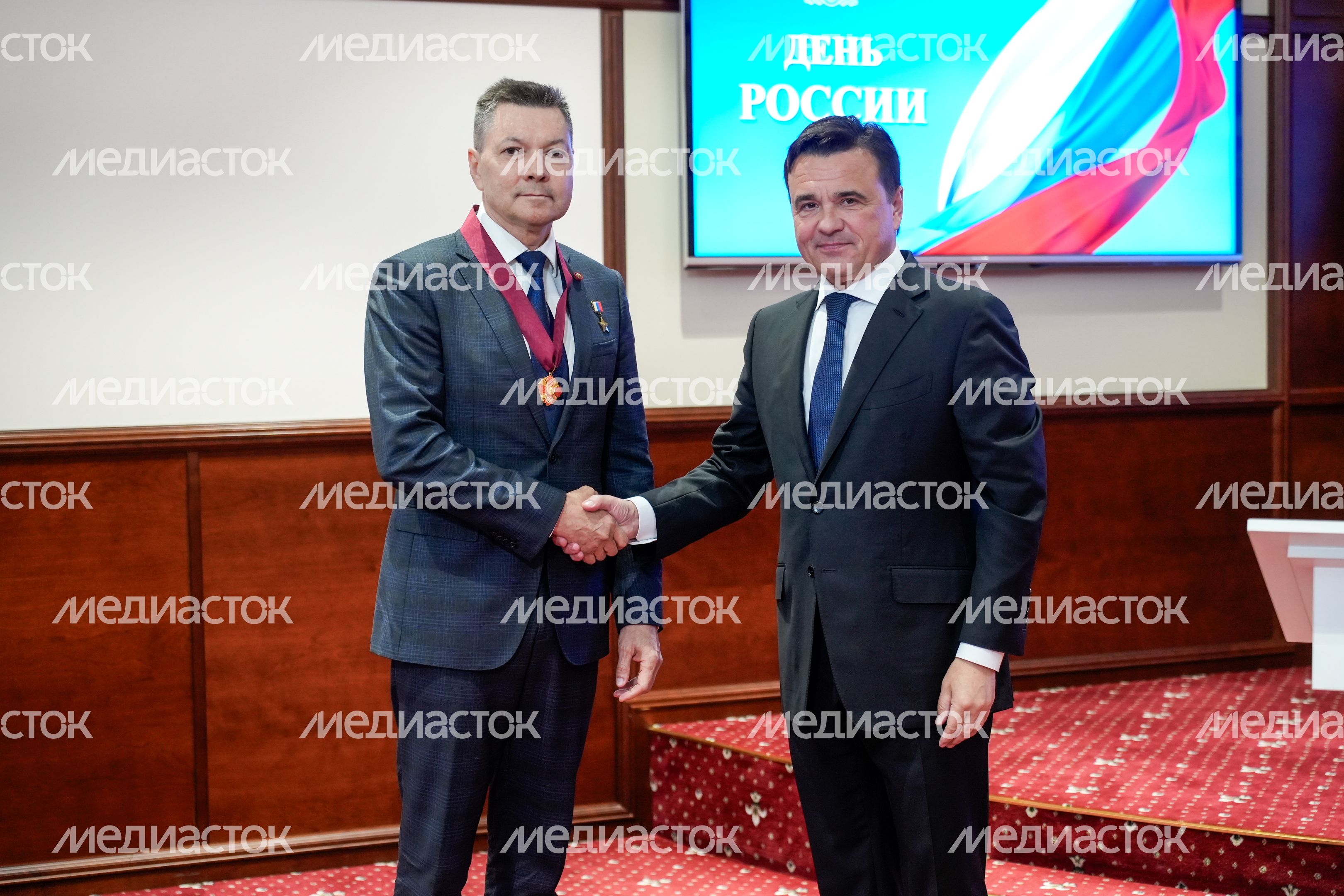 Андрей Воробьев вручил орден "За заслуги перед Московской областью" I степени Олегу Кононенко Андрей Воробьев вручил орден "За заслуги перед Московской областью" I степени Олегу Кононенко