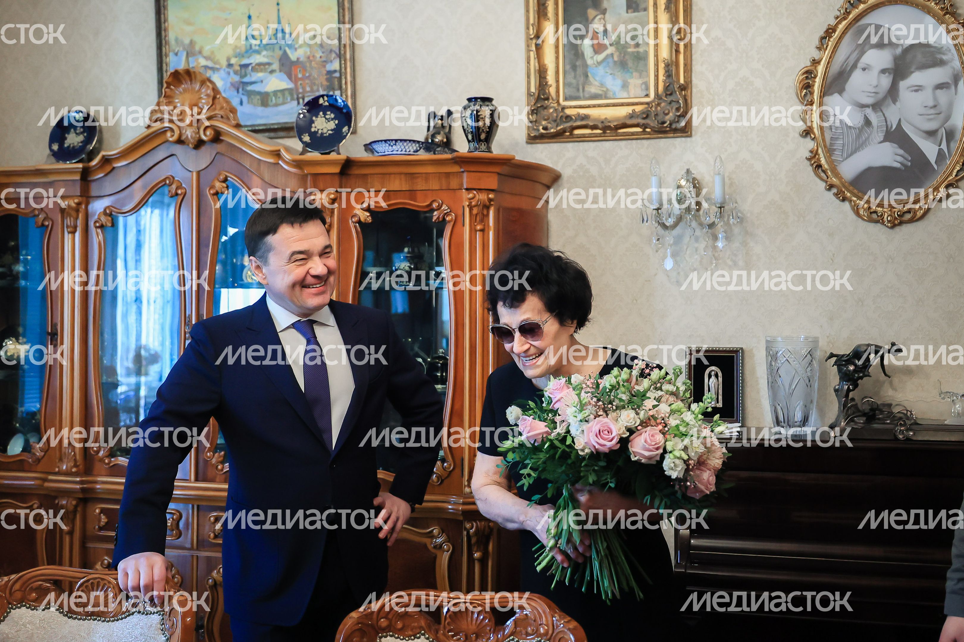 Посещение губернатором космонавта первого отряда