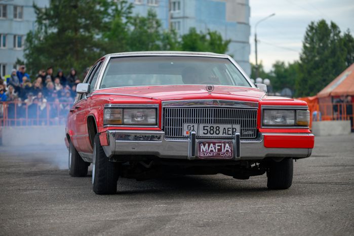 Экстремальная программа, яркие эмоции, адреналин и безумные трюки на автомобилях на шоу каскадеров в Чехове