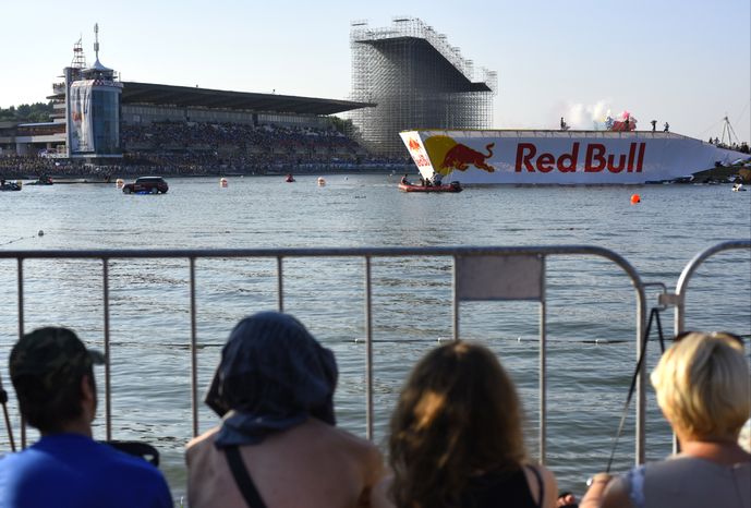 Фестиваль самодельных летательных аппаратов Red Bull Flugtag 2015