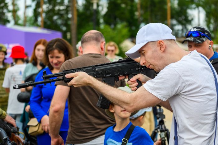 Стенд Ассоциации ветеранов СВО на Дне молодежи в Пестовском парке округа Балашиха