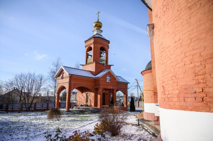 Колокольня церкви Иверской иконы Божией Матери в селе Растуново округа Домодедово