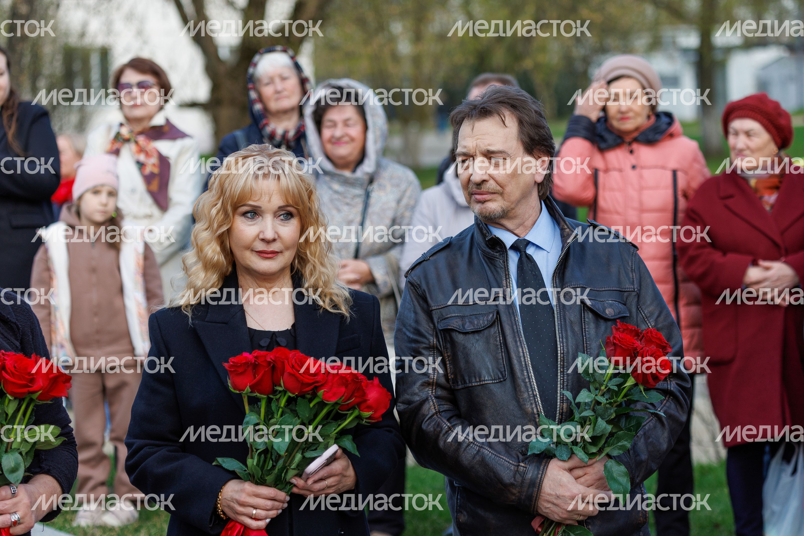 Анна - дочь Вячеслава Тихонова - на открытии Международного кинофестиваля «17 мгновений…» в Павловском Посаде Анна - дочь Вячеслава Тихонова - на открытии Международного кинофестиваля «17 мгновений…» в Павловском Посаде