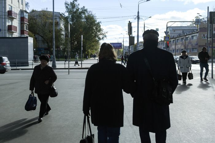 Пенсионеры на улицах Москвы