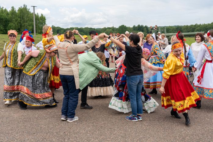 Развлекательная программа для гостей гастрономического фестиваля «Каша из топора на полях Бородина» на Бородинском поле