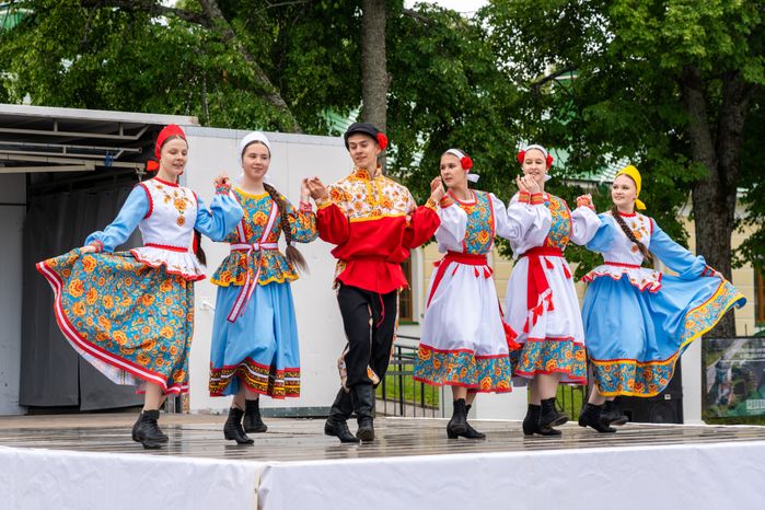 Развлекательная программа для гостей гастрономического фестиваля «Каша из топора на полях Бородина» на Бородинском поле