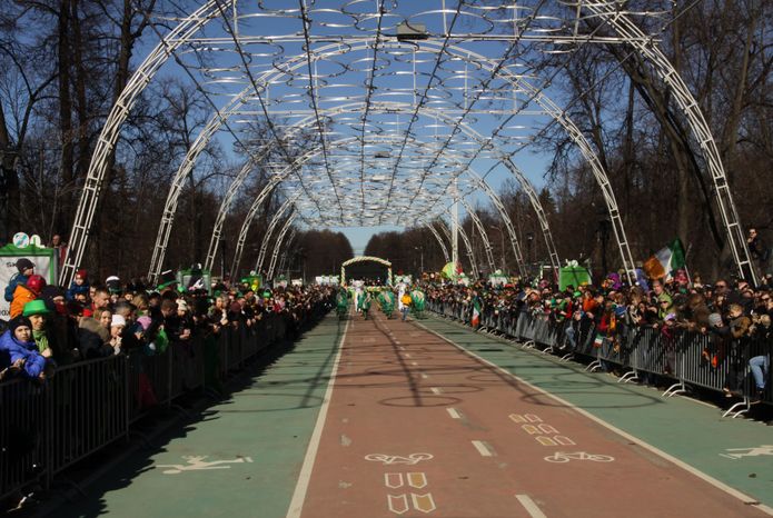 Парад в честь Дня святого Патрика в парке «Сокольники» в Москве