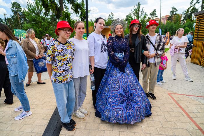 Певица Ольга Бурлуцкая из Воскресенска на Дне молодежи в Пестовском парке округа Балашиха