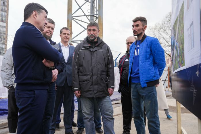 Проверка строительства пешеходного перехода в Люберцах Губернатором Подмосковья