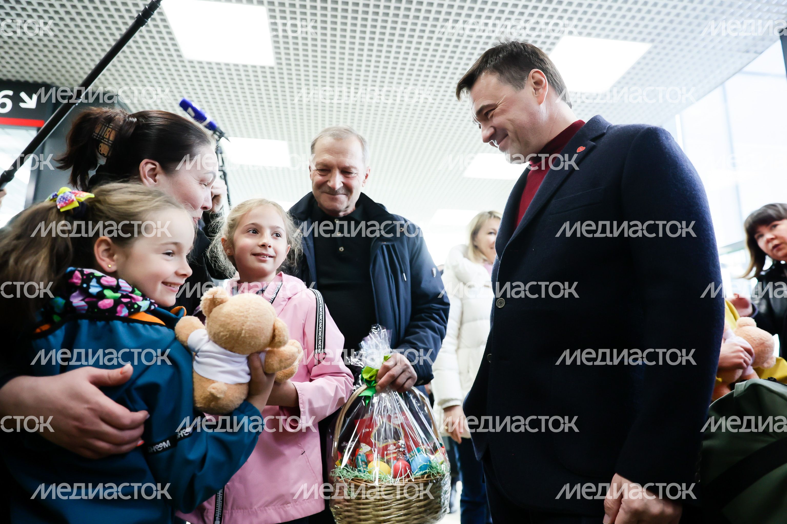Встреча губернатором Подмосковья детей-сирот из ДНР