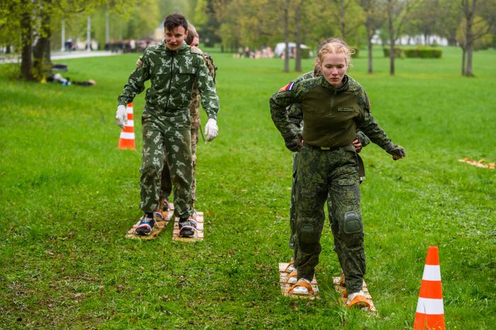 Военно-патриотическая игра «Юнармия, вперед!», посвященная Дню Победы, в Горках Ленинских