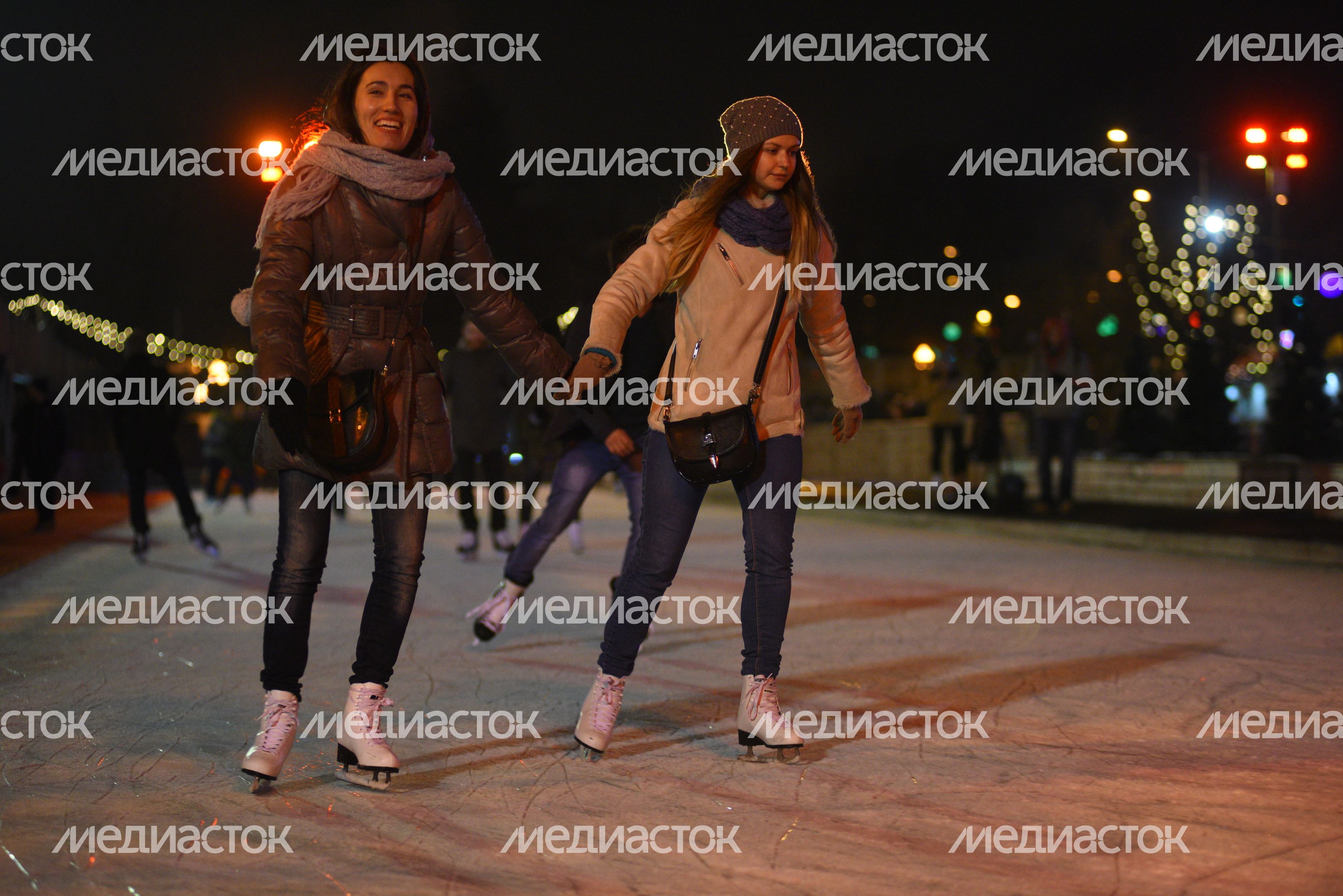 Открытие катка в парке Горького в Москве