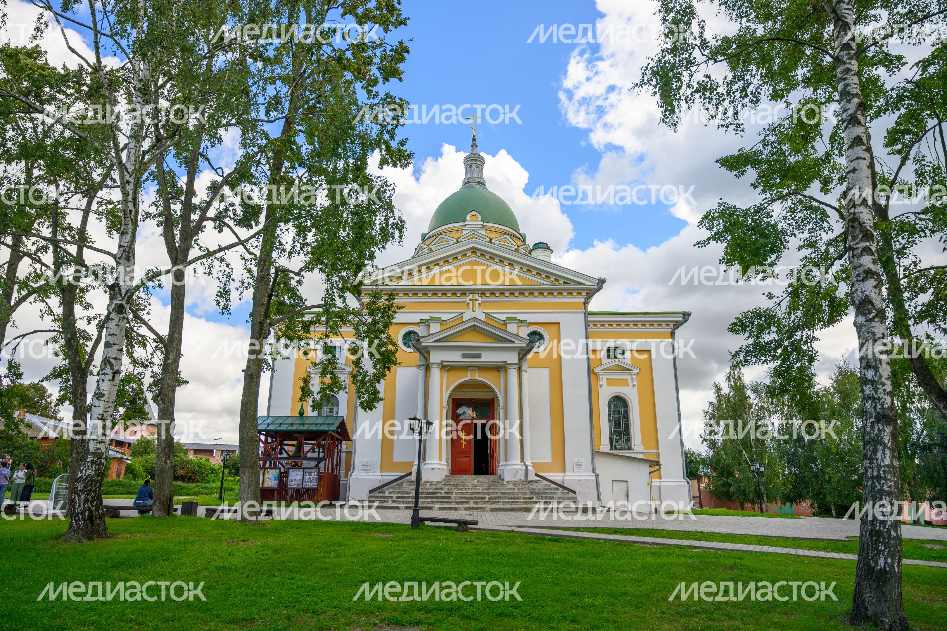 Иоанно-Предтеченский собор (Собор Усекновения Главы Иоанна Предтечи) на территории Зарайского кремля Иоанно-Предтеченский собор (Собор Усекновения Главы Иоанна Предтечи) на территории Зарайского кремля