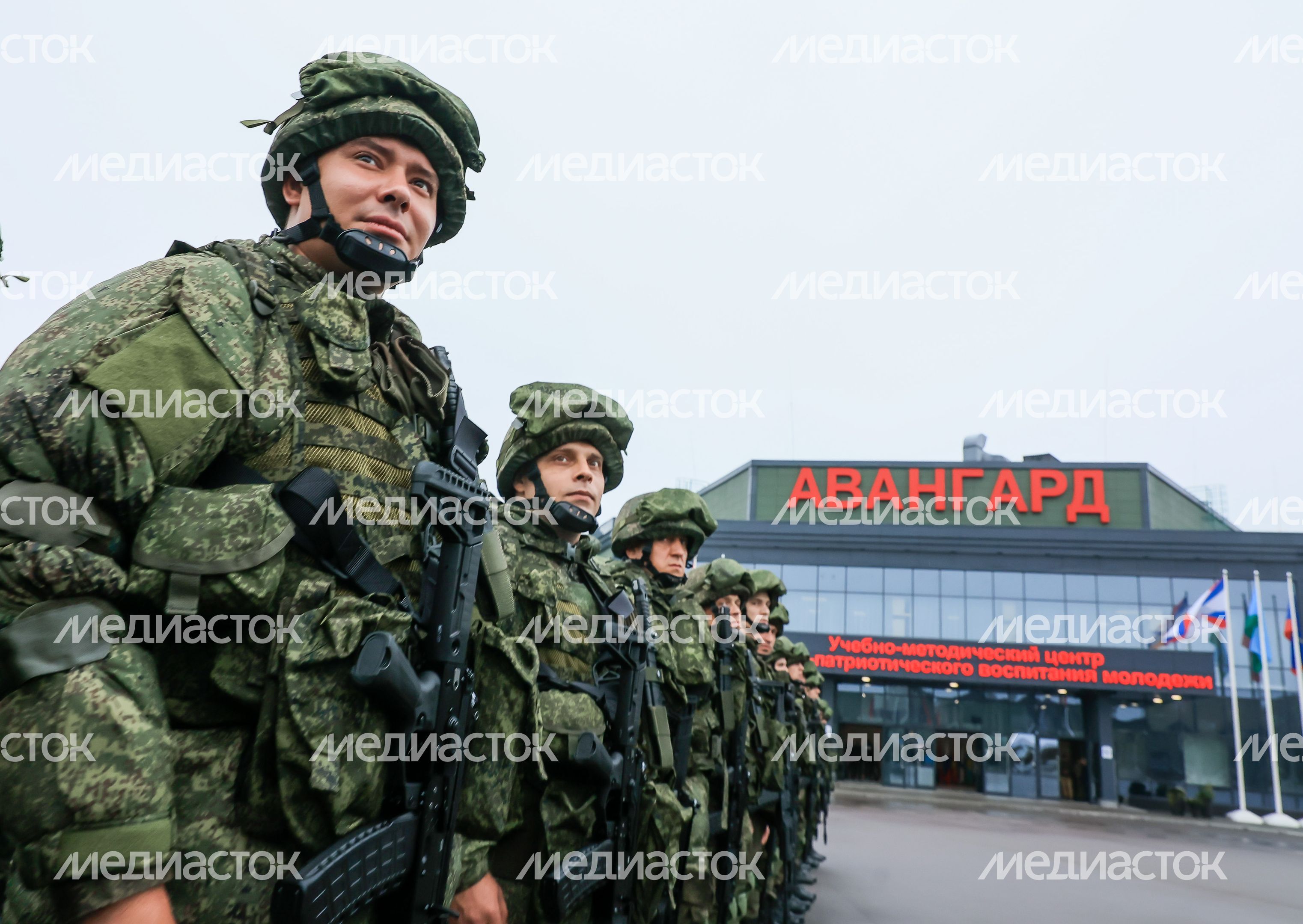 Проверка губернатором Подмосковья условий размещения мобилизованных в парке «Патриот»