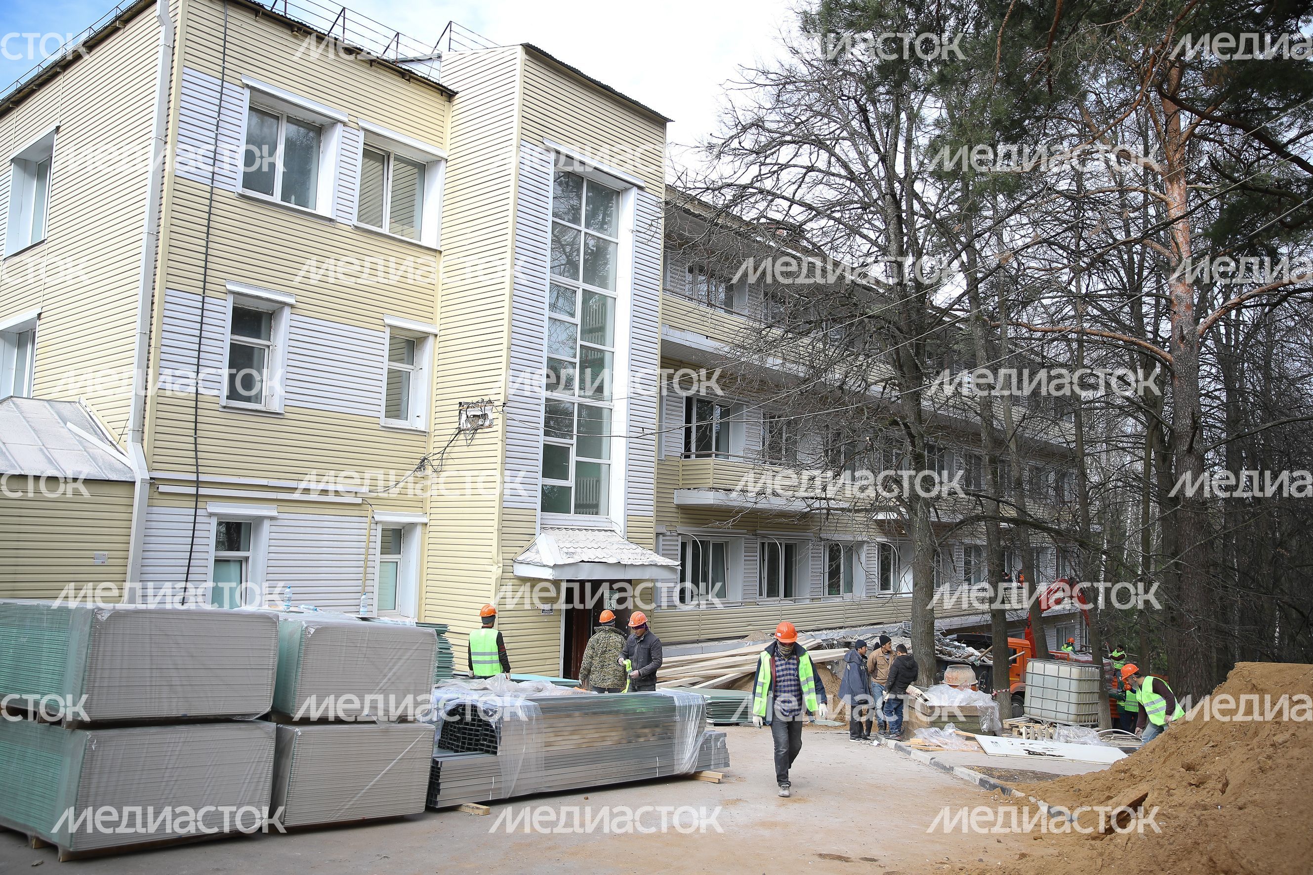 Проверка губернатором Подмосковья хода капитального ремонта двух лечебных корпусов в Звенигороде