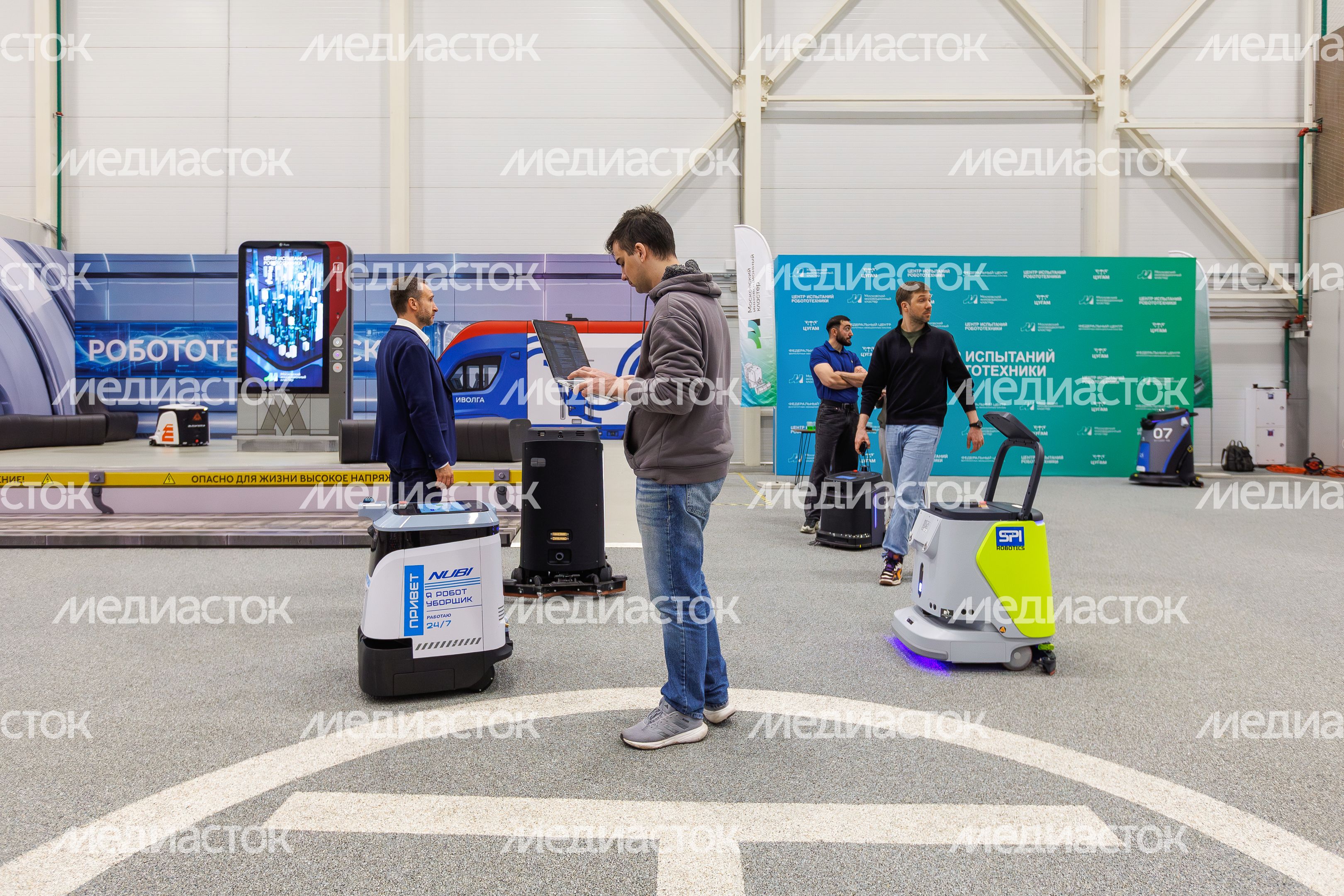 Промышленный робот-мойщик на технофестивале Startup Village 2026 в технопарке «Сколково»