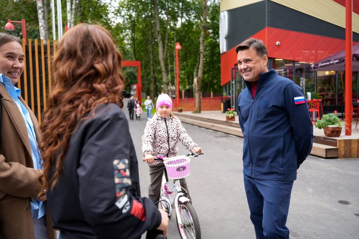 Андрей Воробьев проверил, как ведется благоустройство Вишняковского лесопарка в Балашихе