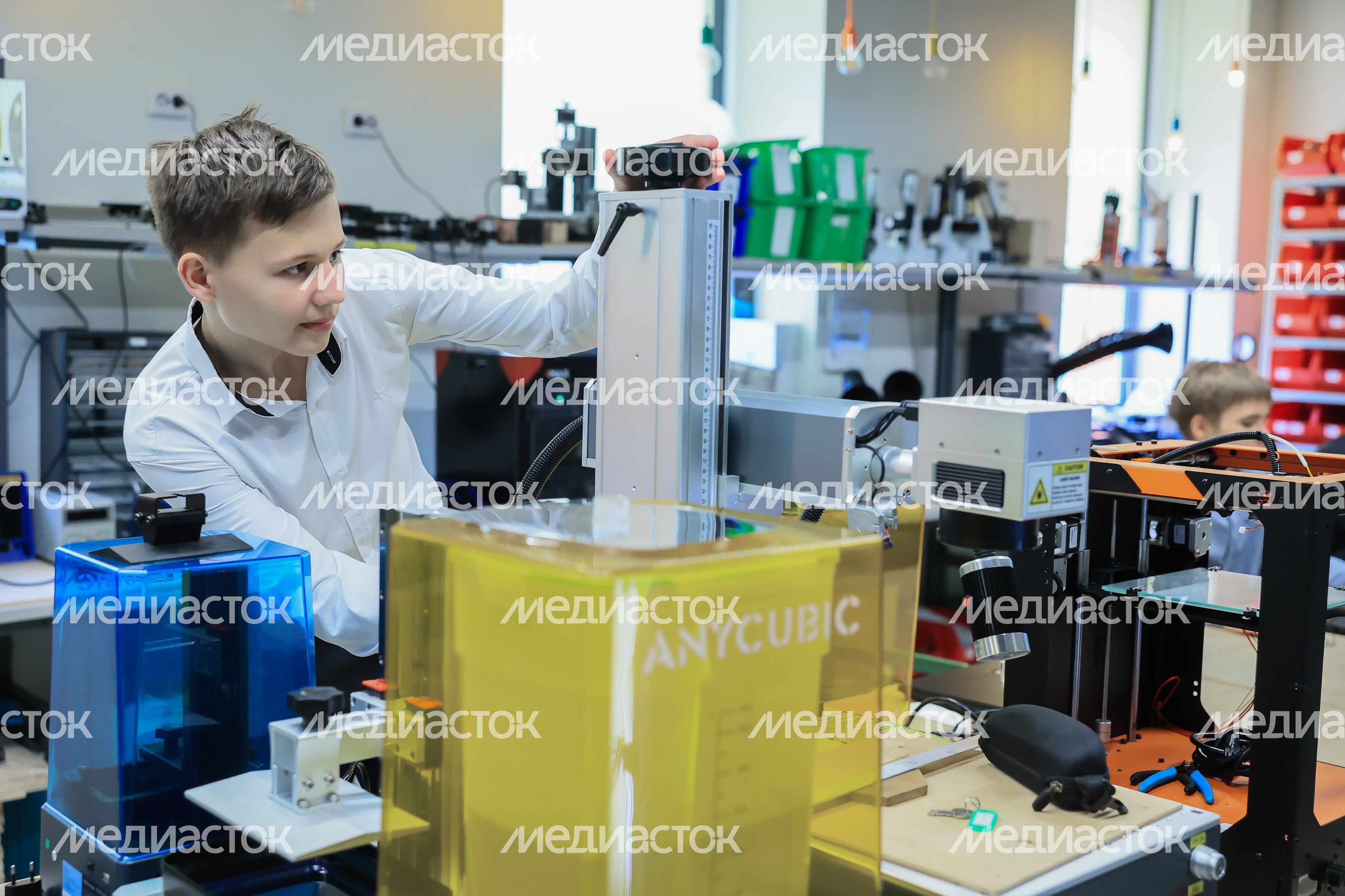 Представление учащимися «Изобретариума» своих разработок Губернатору Подмосковья
