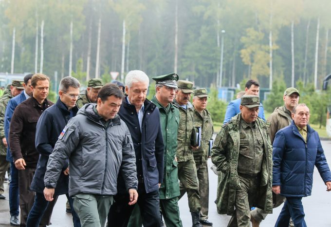 Проверка губернатором Подмосковья условий размещения мобилизованных в парке «Патриот»