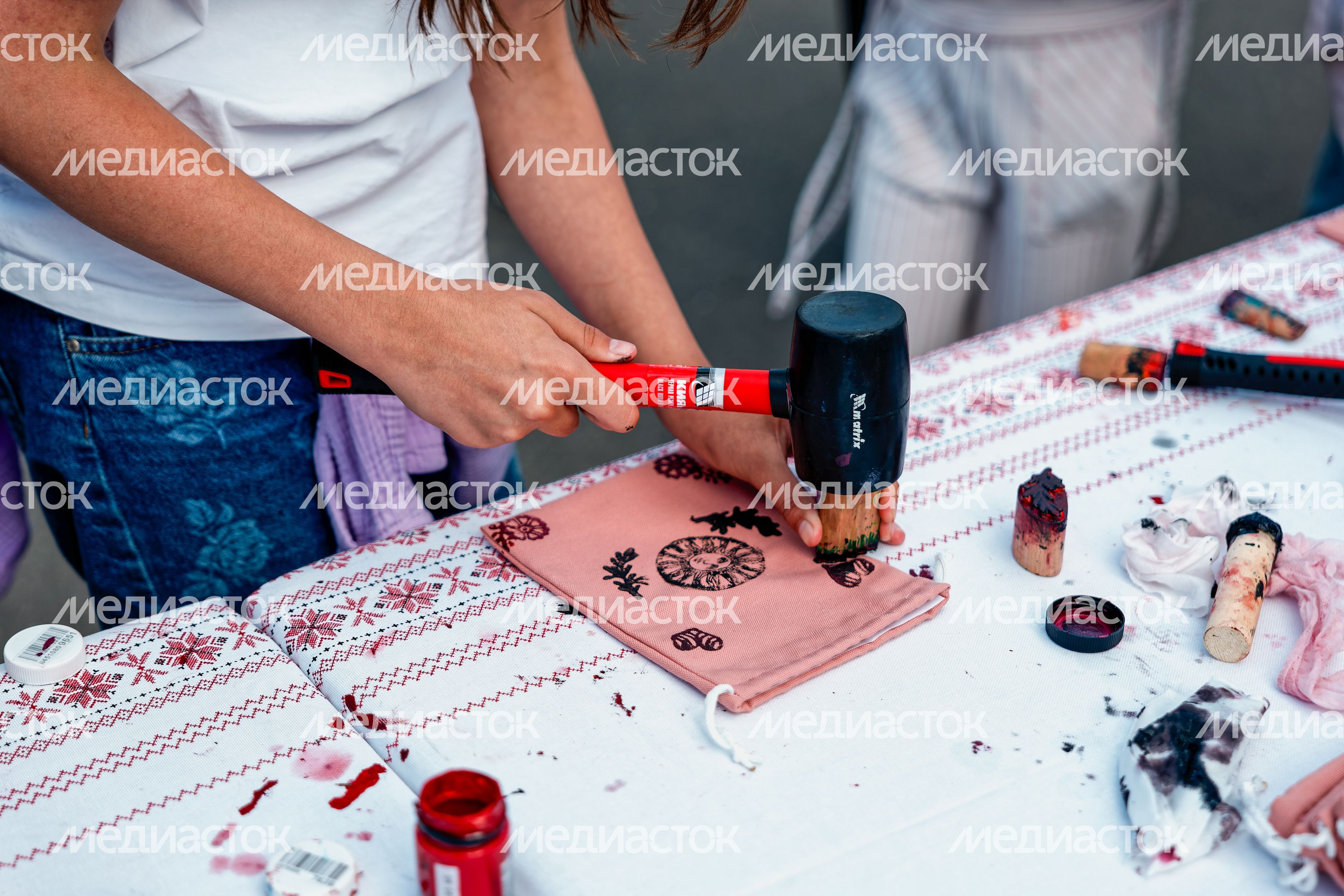 Креативное пространство «RUS_РЕМЕСЛО» на фестивале современной этнической культуры «RUS_СВЕТ 2025» в Красногорске Креативное пространство «RUS_РЕМЕСЛО» на фестивале современной этнической культуры «RUS_СВЕТ 2025» в Красногорске