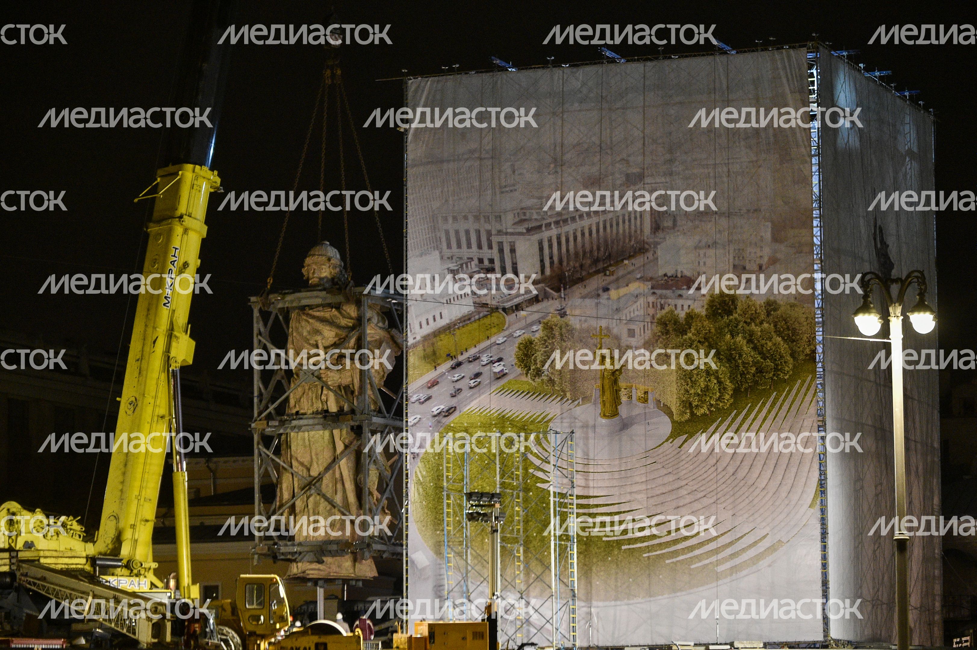 Установка памятника князю Владимиру в Москве