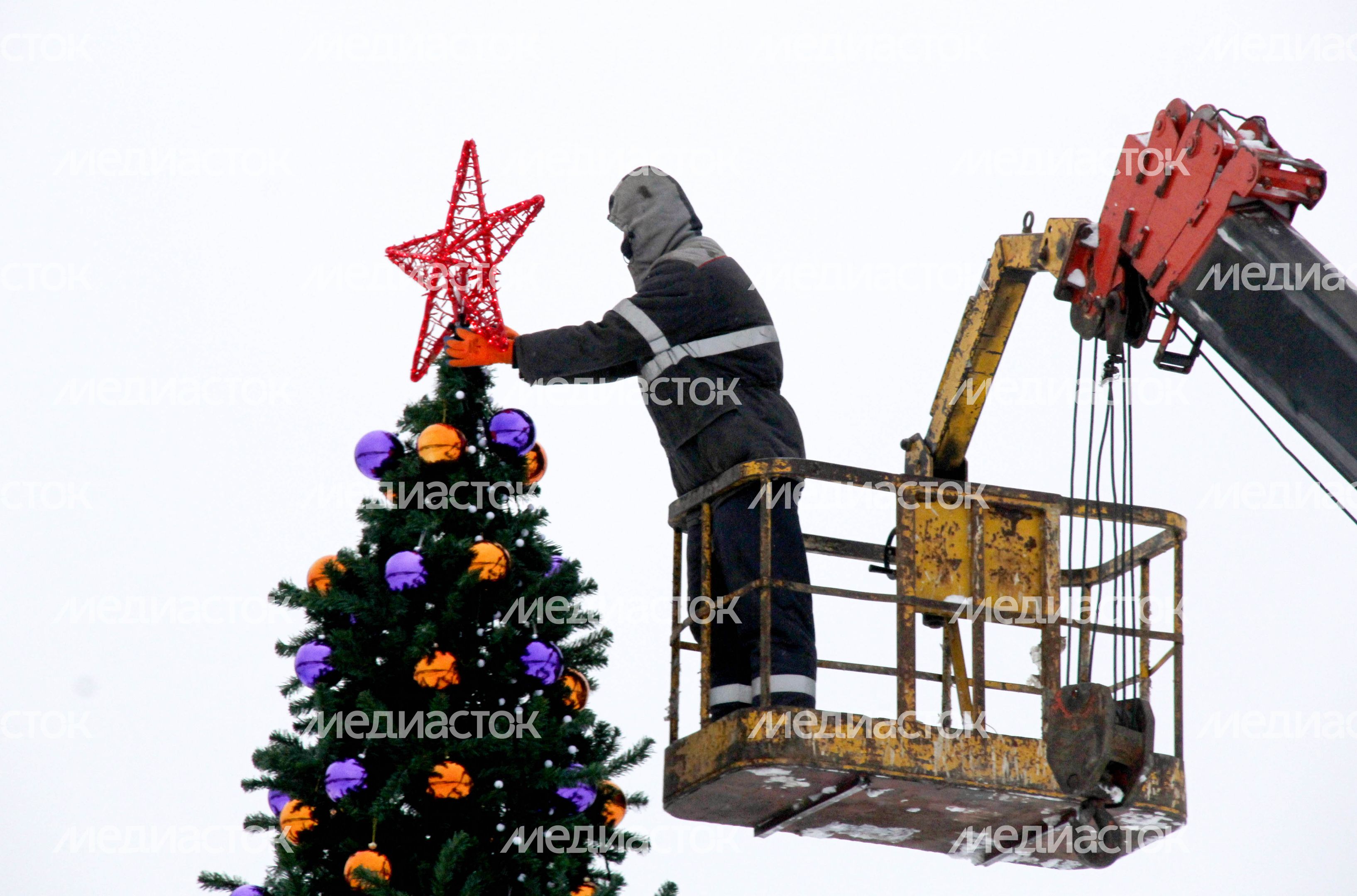 Новогодние декорации в Клину
