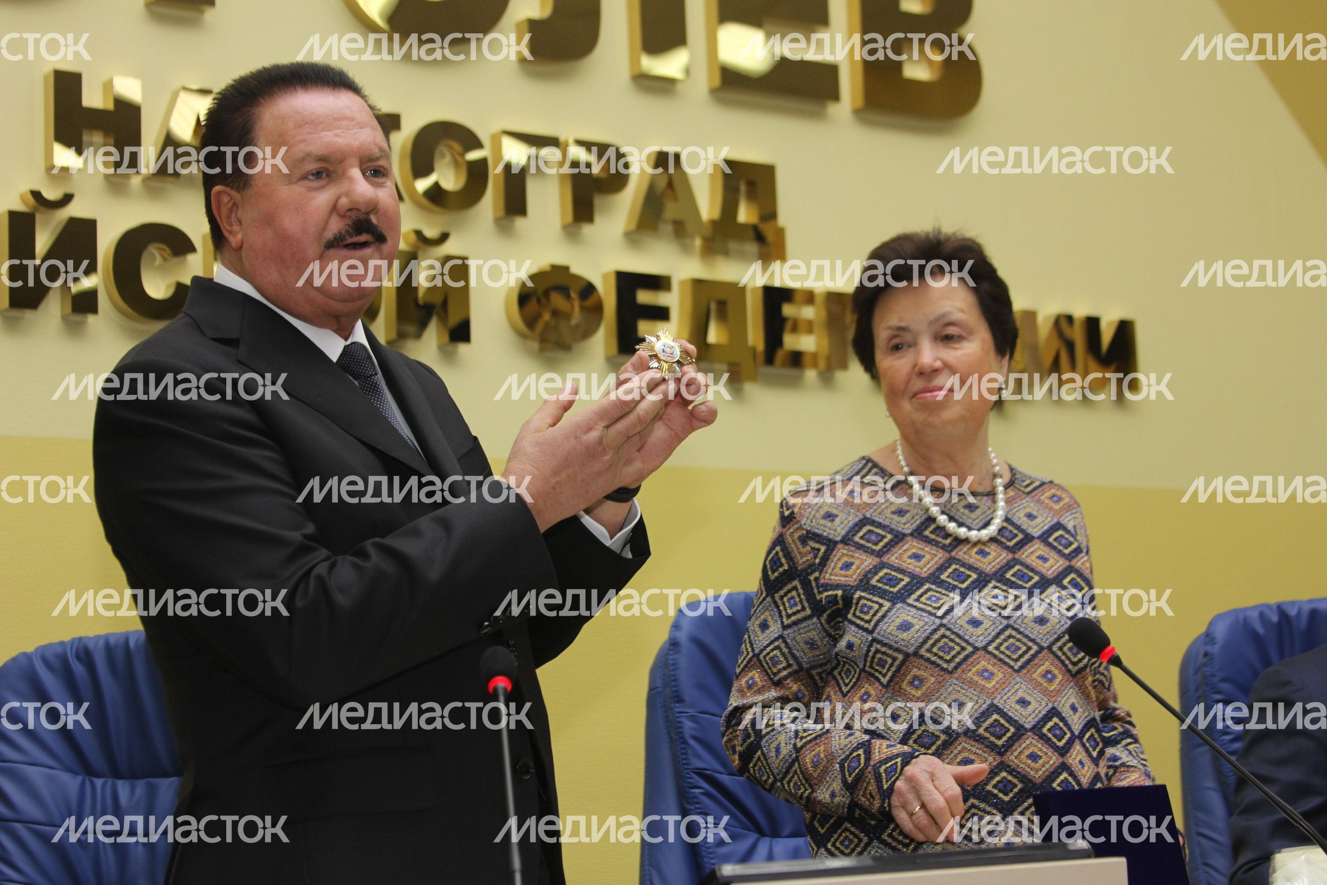 Награждение Натальи Королевой