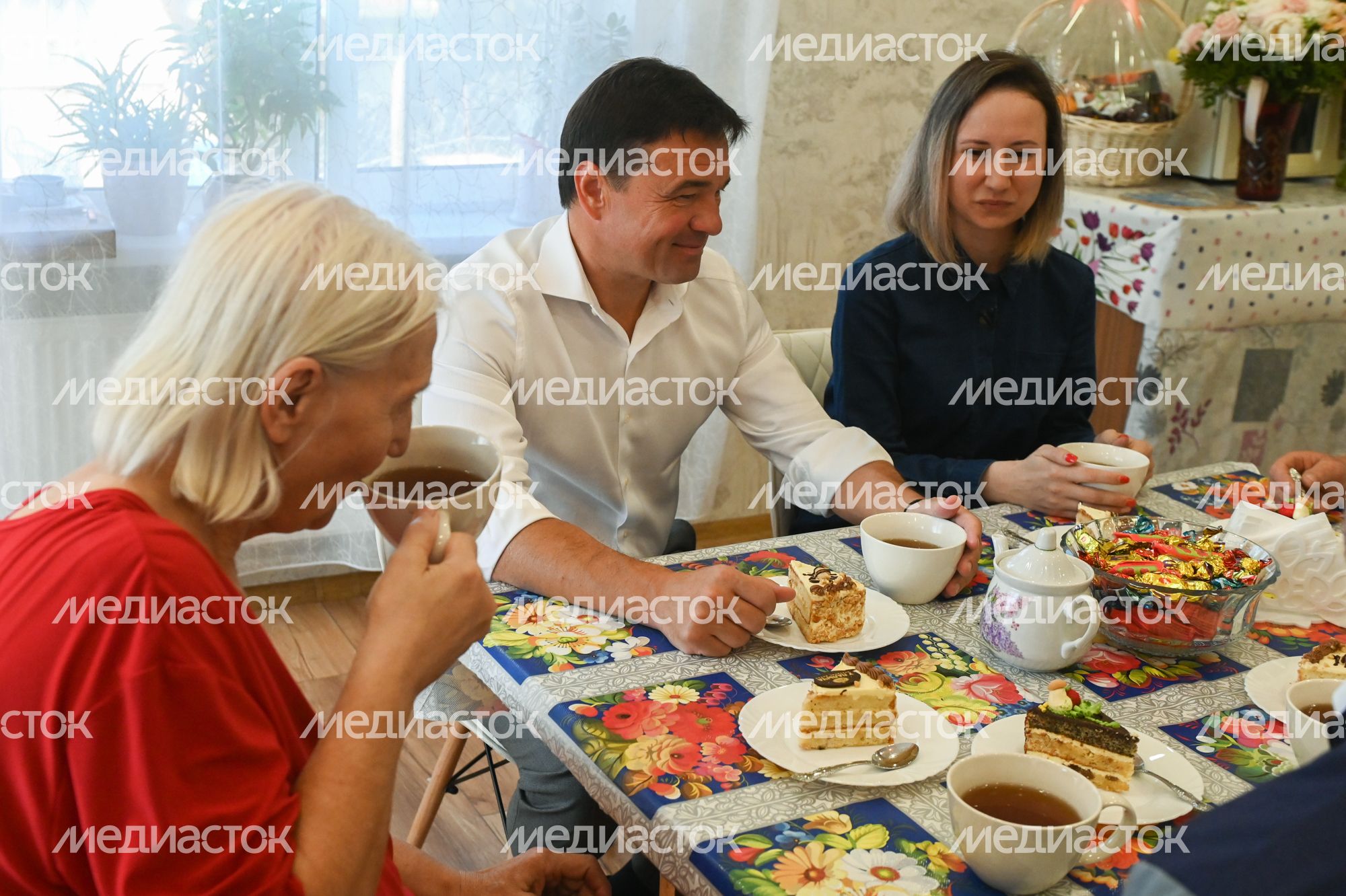 Проверка Губернатором Московской области установки спортивно-игровой площадки в деревне Львово
