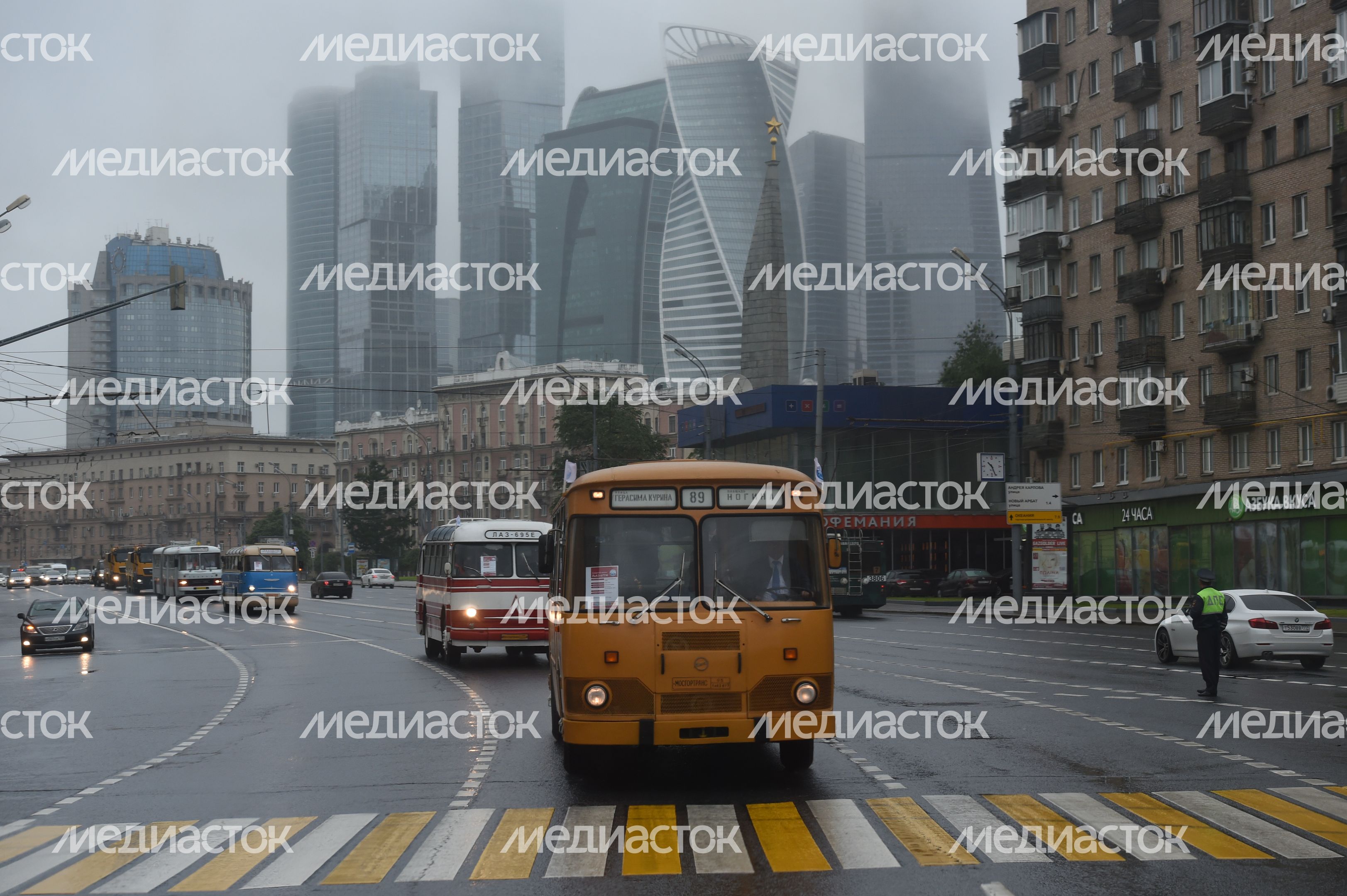 Выставка ретротехники ко Дню московского транспорта