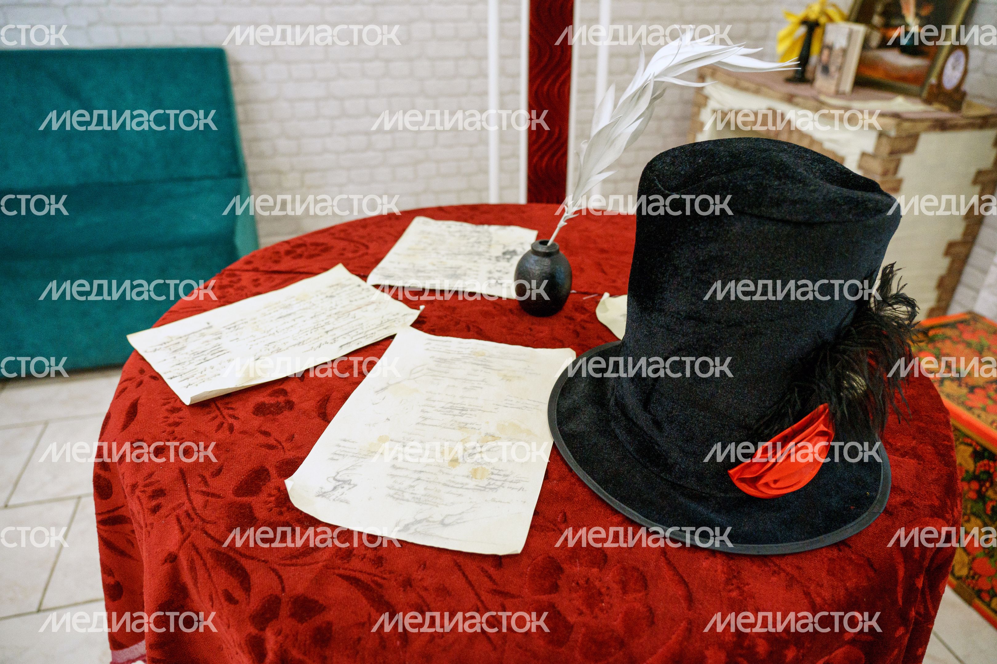 Выставка Лиги мастеров Домодедово «Пушкин. Когда оживают страницы» в городской библиотеке Выставка Лиги мастеров Домодедово «Пушкин. Когда оживают страницы» в городской библиотеке