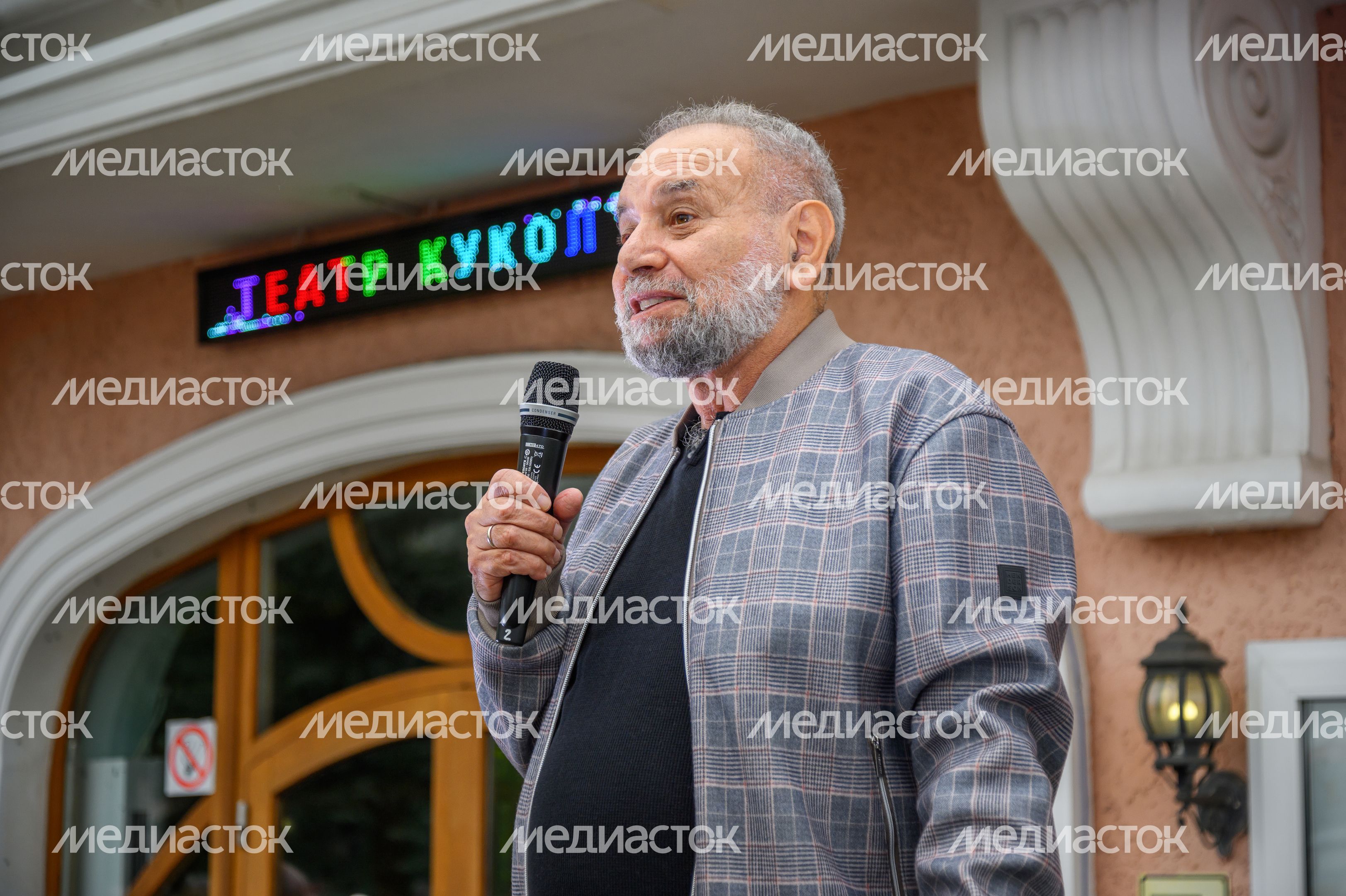 Художественный руководитель Московского театра кукол Борис Голдовский на фестивале Художественный руководитель Московского театра кукол Борис Голдовский на фестивале