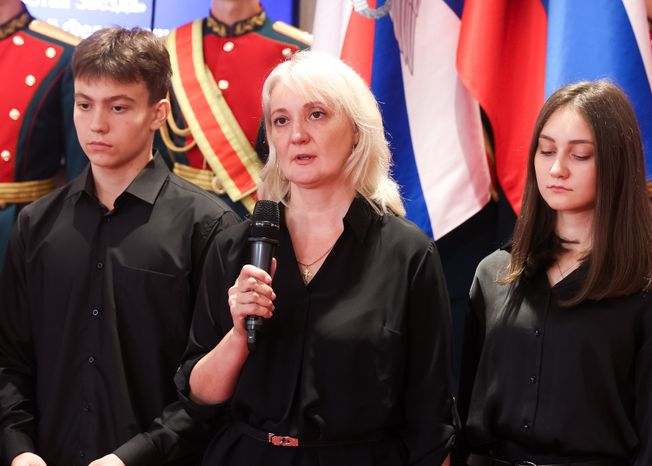 Семье подполковника Андрея Кулакова передали Золотую Звезду Героя России