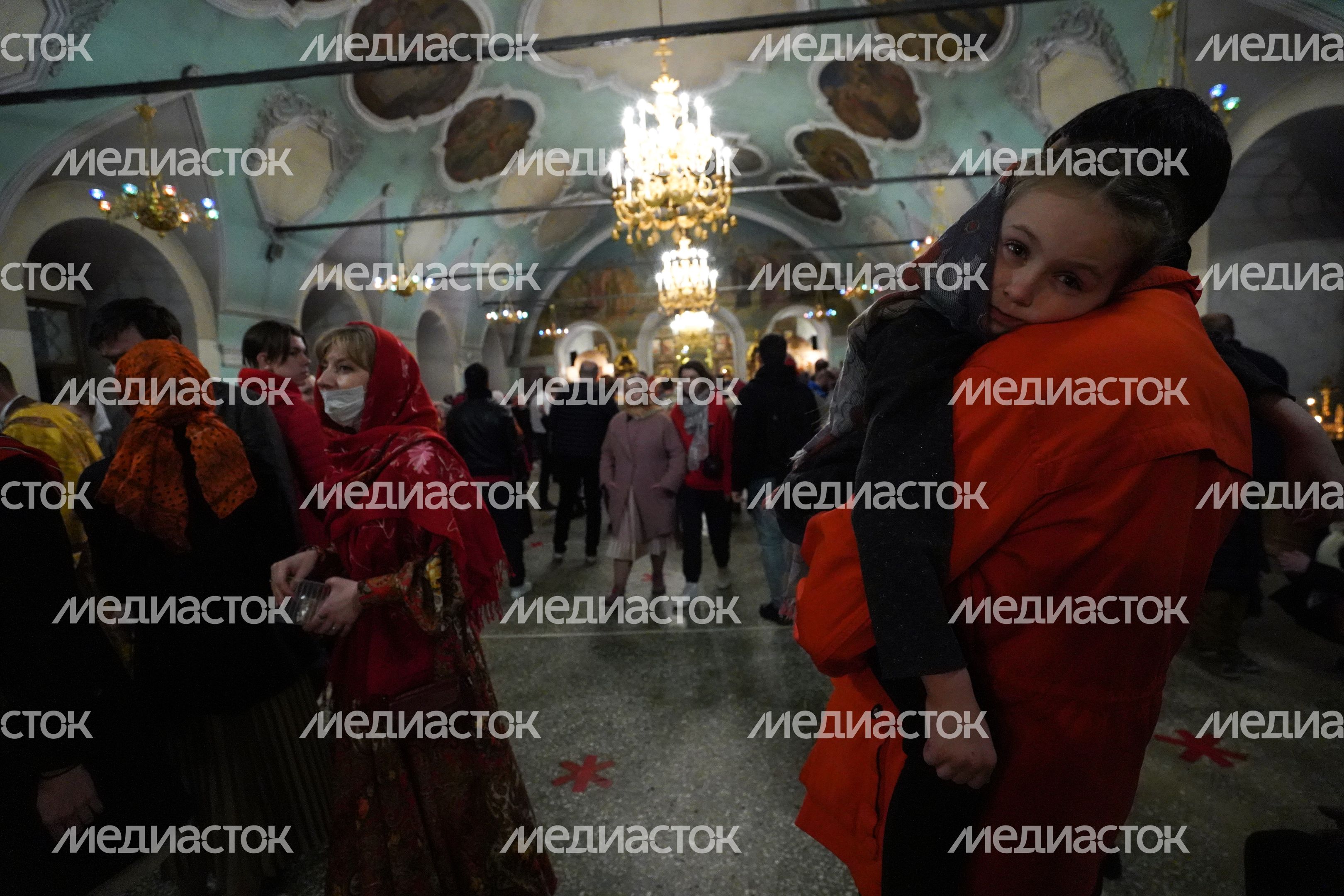 Пасхальная служба в Высоко‑Петровском монастыре в Москве
