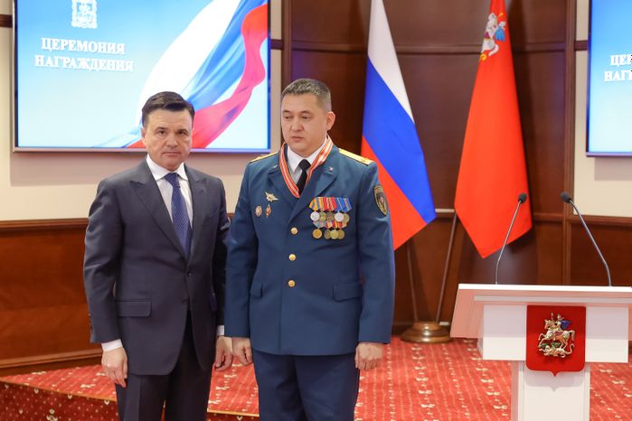 Андрей Воробьев наградил участников СВО, спасателей, врачей и росгвардейцев