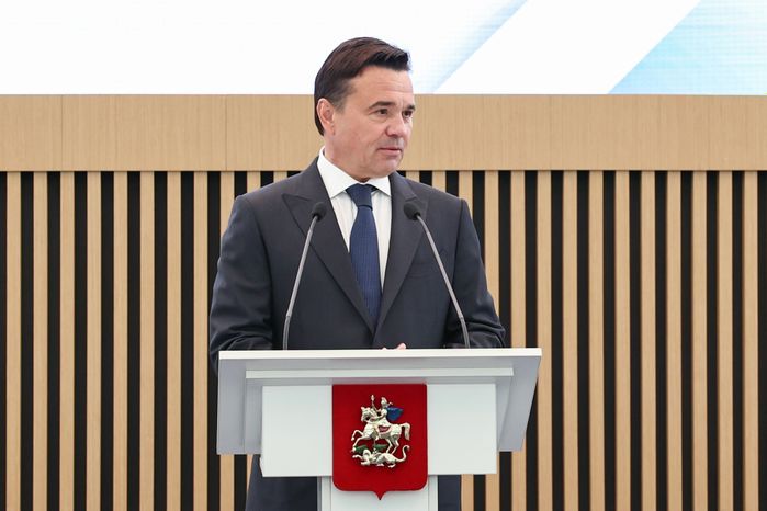 Андрей Воробьев вручил паспорта юным жителям Подмосковья