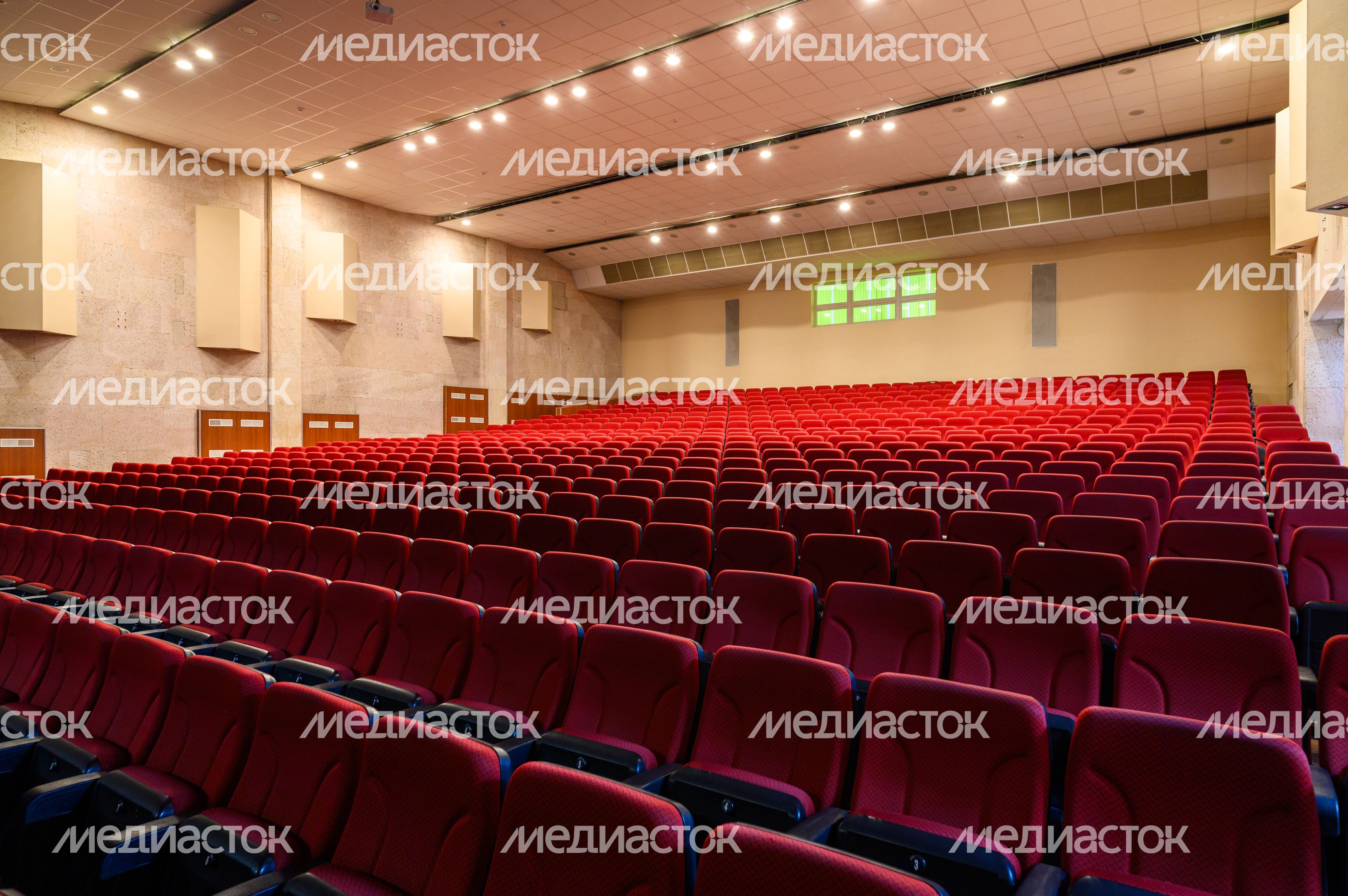 Концертный зал Дворца культуры «Исток» во Фрязино Концертный зал Дворца культуры «Исток» во Фрязино