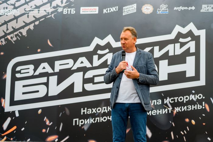Глава муниципального округа Зарайск Виктор Анатольевич Петрущенко на открытии забега «Зарайский бизон 2025»
