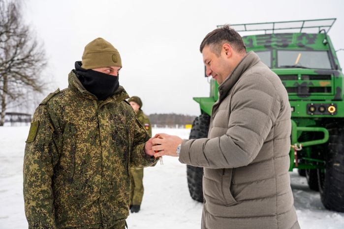 Бойцам СВО из Подмосковья передали медицинский вездеход-амфибию "Звезда"