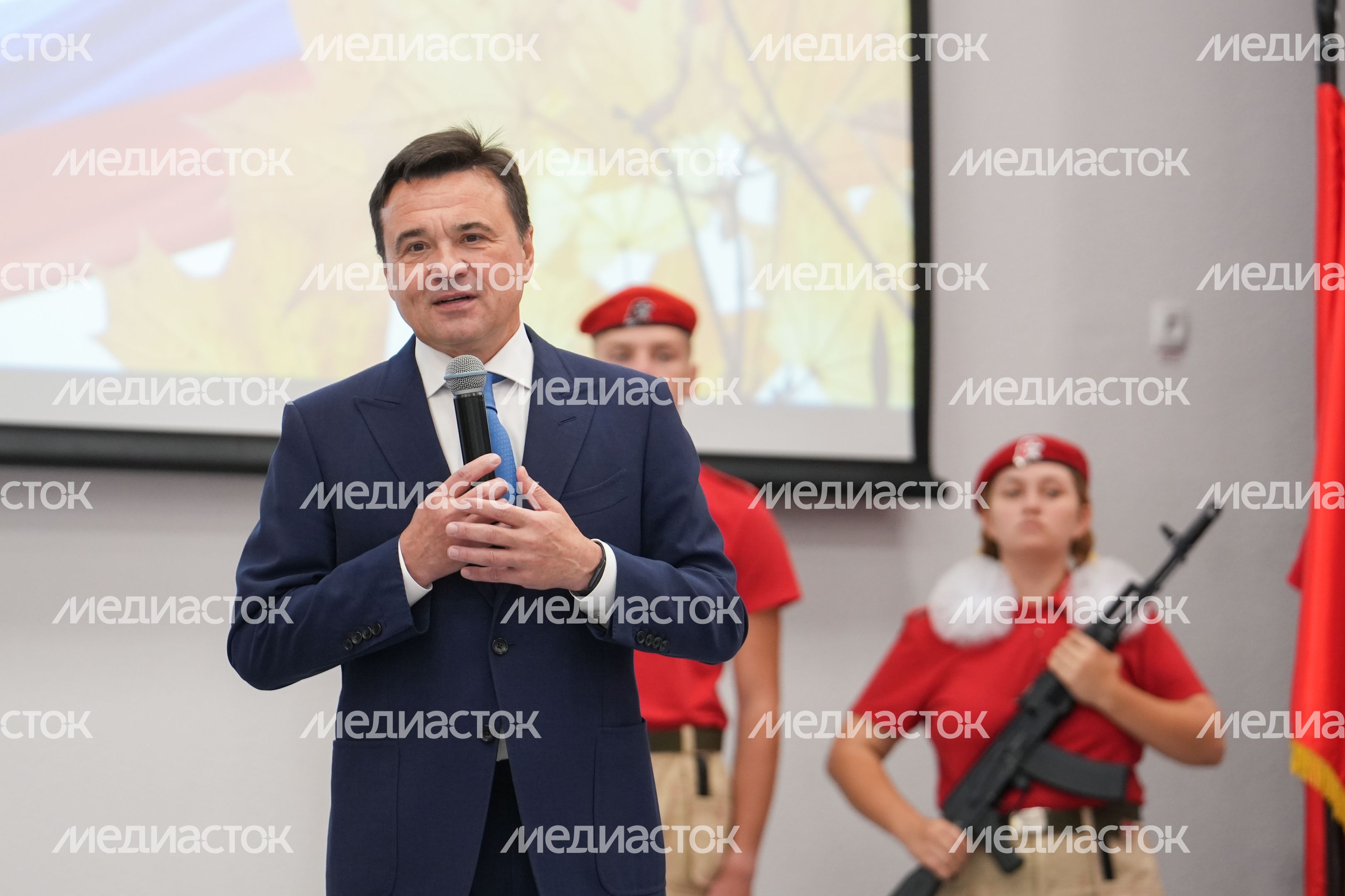 Андрей Воробьев поздравил с Днем знаний учащихся и педагогов школы им. Героя России Александра Монетова в Подольске Андрей Воробьев поздравил с Днем знаний учащихся и педагогов школы им. Героя России Александра Монетова в Подольске