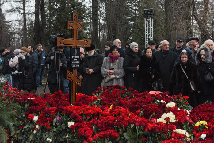 Прощание с экс-мэром Москвы Юрием Лужковым
