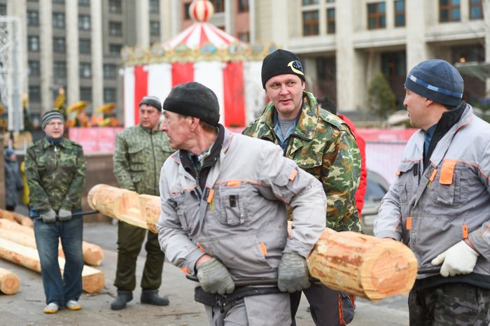Монтаж инсталляций для фестиваля «Московская Масленица» на Манежной площади