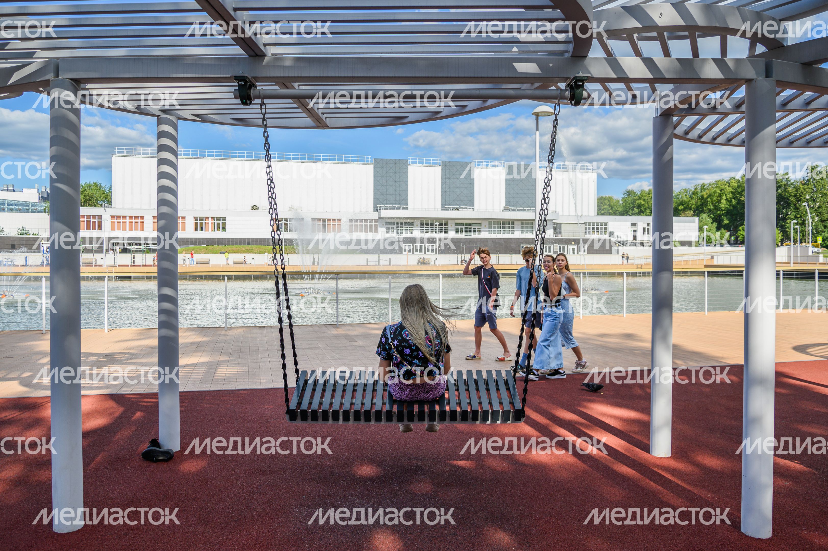 Пруд на улице Мира на центральной площади Электростали Пруд на улице Мира на центральной площади Электростали