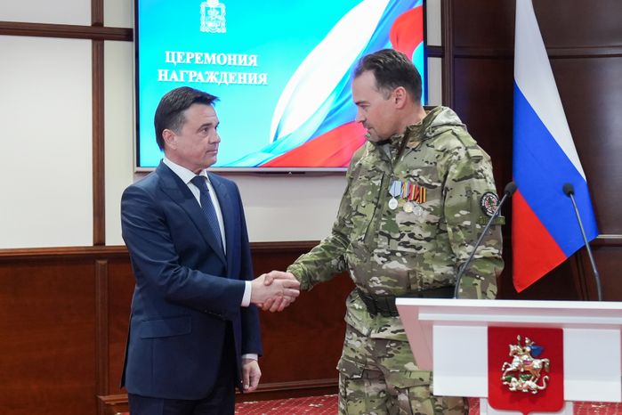 Андрей Воробьев вручил государственные награды добровольцам БАРСа